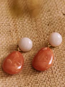 Boucles d'oreilles contemporaines en résine, faites à la main, bijoux botaniques en résine, boucles d'oreilles artistiques en résine époxy, boucles d'oreilles statement, résine florale de jardin - Product Image 6