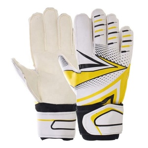 Gants de gardien de but de football d'entraînement intensif avec adhérence en latex haute performance et verrouillage du poignet pour la durabilité des gants de football en match - Product Image 4