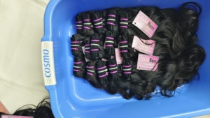 Cheveux Indiens Bruts Naturels Bouclés Ondulés Extensions de Cheveux Humains Vierges Non Traités Paquets de Cheveux Humains du Temple Indien - Product Image 3