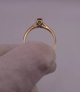 Bague en diamant la plus vendue avec un design halo et des accents pavés pour les bijoux féminins, disponible à un prix raisonnable - Product Image 5