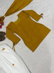 Conjunto de Kurti Corto Amarillo Mostaza de Moda con Bordado Floral Blanco, Traje Patiala Salwar y Pañuelo, Estilo Casual Indio Pakistaní Punjabi - Product Image 5