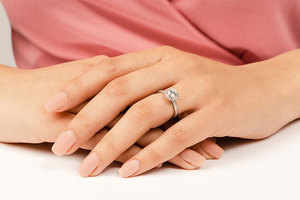 Anillo de Compromiso y Boda con Diamante Cultivado en Laboratorio, Halo Encantador, Oro de 14K/18K, 0.65 Quilates, Grabado, Regalos Corporativos, Pedidos Especiales - Product Image 3