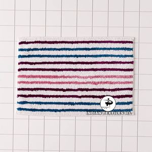 Tapis de bain LOVE personnalisés à la mode, séchage rapide, en coton, conçus avec des techniques de fabrication mécanique pour salles de bain par ITHL - Product Image 5