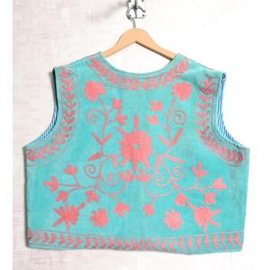 Chaleco Vintage de Terciopelo Suzani para Mujer, Hecho a Mano, Bordado Floral, Estilo Boho, Ropa para Festivales - Product Image 4