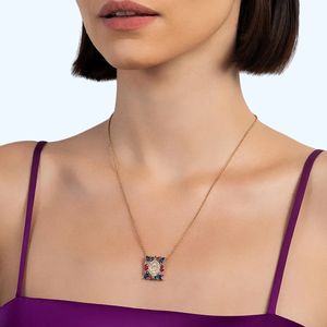 Collar con colgante religioso en forma de flor con piedras de circonia cúbica, cadena de aleación chapada en oro para uso diario - Product Image 4