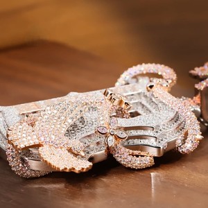 จี้เพชรหรูหราประดับเพชรเต็มตัว สำหรับทั้งชายและหญิง เงินแท้ 925 ดีไซน์ฮิปฮอปสั่งทำได้ ประดับเพชรโมอิสซาไนต์ VVS ชุบโรเดียม - Product Image 3