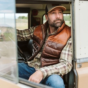 Gilet en cuir matelassé Bridger pour homme – Veste sans manches isolante de qualité supérieure pour l'hiver - Product Image 6