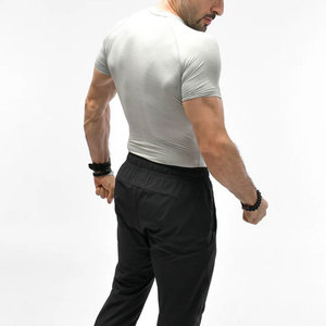 T-shirts de compression en jersey 100% coton, imprimés en sérigraphie personnalisée, manches courtes, légers, respirants, séchage rapide pour hommes - Product Image 3