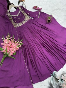 Vestido Listo para Usar, Completamente Cosido, de Seda Chinon con Bordado, Cordoncillo y Lentejuelas, con Espejo Real, Vestido y Pantalón con Dupatta - Product Image 2