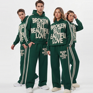 Ensemble de survêtement unisexe personnalisé et écologique avec broderie effet vieilli, comprenant un sweat à capuche et un pantalon de jogging empilé - Product Image 1