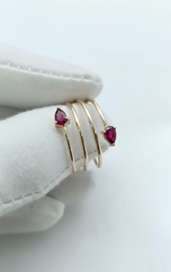 แหวนทองคำ 14KT สีเหลืองประดับทับทิมสังเคราะห์รูปหยดน้ำคู่แบบไขว้เกลียว - Product Image 1
