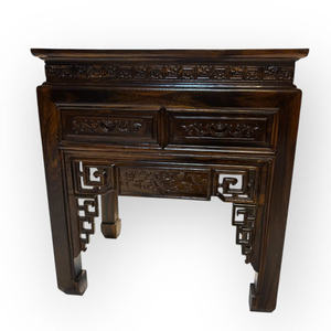 Se coloca una pequeña mesa de madera de chiuliu debajo del altar principal. - Product Image 5