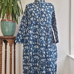 Vestido floral verde de longitud media de algodón puro, elegante, cómodo, estampado de bloques indios, botón informal transpirable para ropa de día de verano - Product Image 1