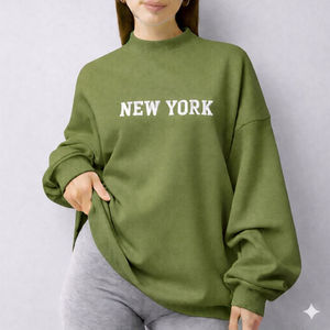 Sweat-shirt à col haut pour femme, conçu avec un tissu en polaire doux et une silhouette moderne, parfait pour un usage quotidien décontracté. - Product Image 1