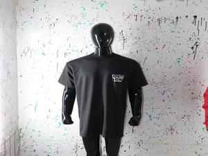 Camiseta Negra 100% Algodón con Bolsillo, Peso Pesado 250 GSM, Lavado Ácido, Transpirable, Estilo Urbano, Estampado por Transferencia Térmica - Product Image 4