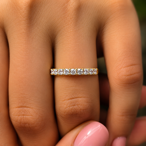 Bague d'éternité tendance à griffes partagées avec diamants ronds de laboratoire, en or jaune 14K 18K, pour mariage et anniversaire, bijoux personnalisés - Product Image 2