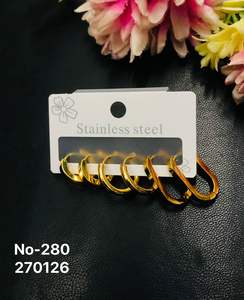 Pendientes Huggie de Acero Inoxidable Chapados en Oro Personalizados, Geométricos, Modernos, Antideslustre, Hipoalergénicos para Mujer, Joyería de Moda para Fiestas - Product Image 4