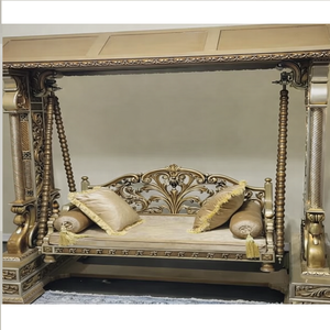 Balançoire en teck de qualité supérieure pour espace de vie intérieur, design moderne Oonjal, motif paon, taille et couleur personnalisables, USA - Product Image 1