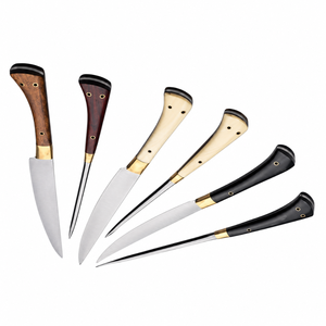 Juego de Seis Cuchillos para Trinchar Carne con Hojas Plateadas y Mangos Negros Naturales y Marrones con Refuerzos Dorados para Cortar y Rebanar en la Cocina - Product Image 4