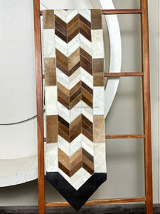 Chemin de table en cuir véritable de vache de luxe, patchwork en chevron, fait à la main, cuir à poils, décoration pour tables à manger, tables basses, décoration intérieure - Product Image 4