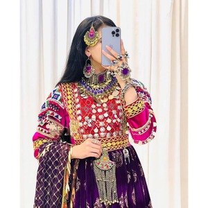 Lehenga Choli brodé violet, longue robe ethnique à manches longues et col montant pour femme, Inde, Pakistan, mariage, traditionnelle, en soie - Product Image 2