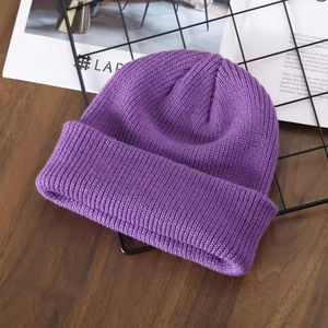 Casquettes en tricot unisexes avec logo personnalisé, intérieur en soie satinée, qualité luxe, mélange de laine pour adultes, bonnets 100% acrylique gris chiné - Product Image 3