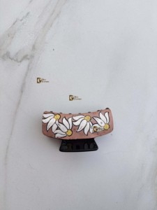 Nouvelles pinces à cheveux en cuir véritable faites à la main, décorées de fleurs de marguerite, élégantes, pour femmes, accessoires pour cheveux - Product Image 4