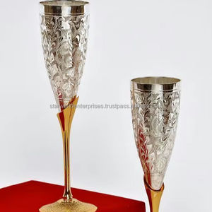 Bouteille en cuivre indien écologique pour la cuisine et la table Bouteilles d'eau en métal pur cuivre - Product Image 1