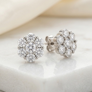 Boucles d'oreilles clous en or blanc 10K 14K 18K, motif floral à sept pierres, diamants brillants de laboratoire, délicates, certifiées IGI, pour femme - Product Image 1