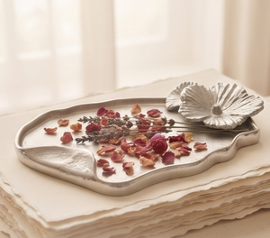 Plateau en métal lourd à motif botanique unique, finition texturée, pour cuisine et salle à manger, articles de table en stock - Product Image 2