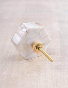 Perillas y Tiradores de Resina Color Marfil con Rayas Doradas Modernas para Gabinetes de Cocina, Dormitorio, Baño y Sala de Estar, Base de Madera, Resincrafts - Product Image 6