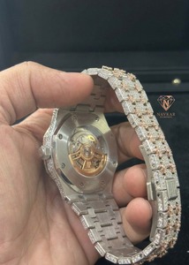Montre de poignet Hip Hop haut de gamme au design élégant, sertie de diamants et de moissanite, disponible au meilleur prix du marché - Product Image 4