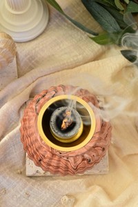 Classic Arabic Mabkhara Mango Wood Bakhoor Burner with Carved Design Charcoal Holder Luxury Home Fragrance Accessory - Product Image 5