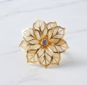 Anneau de serviette en métal doré avec fleur et cristal, élégante décoration de table pour mariage et fête - Product Image 3