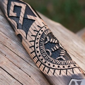 Hacha Vikinga Forjada a Mano, Acero con Alto Contenido de Carbono, Grabada, para Camping, con Mango de Madera, para Supervivencia al Aire Libre, Bricolaje - Product Image 4