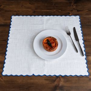 Servilleta de tela de algodón suave azul real con borde festoneado para bodas, cenas, fiestas y restaurantes - Product Image 1