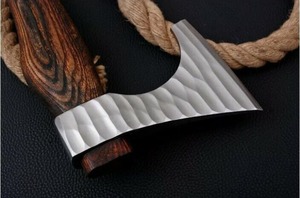 Hacha táctica artesanal para partir leña con mango de madera y hoja de acero inoxidable de 4 3/4 pulgadas de filo para cortar leña - Product Image 4