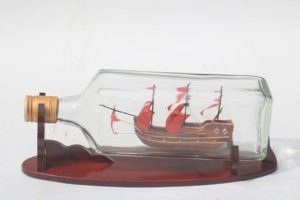 BARCO PEQUEÑO DE MADERA ARTESANAL, VINTAGE Y ECOLÓGICO, EN BOTELLA DE VINO RECTANGULAR, CON UNA AMPLIA GAMA DE OPCIONES DE MODELOS DE BARCO - Product Image 2