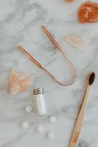 Durable Metal <b>Long</b> <b>Handle</b> <b>Cleaning</b> <b>Brush</b> <b>with</b> Copper Finish Waterproof & Eco-Friendly Portable Design for Household Dust Removal - Product Image 6