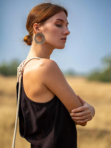 Robe élégante bohème en lin noir à col halter avec broderie tribale géométrique, en tissu de lin biologique respirant de qualité supérieure - Product Image 2