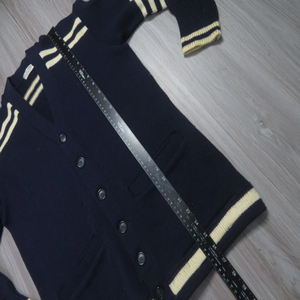 Breathable Design Products Long Sleeve True Vintage 60s 100% Wool Varsity Cardigan Sweater Size Large 1960s - Product Image 3