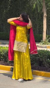 Magnifique ensemble Sharara indien pakistanais en soie pure jaune, ensemble Sharara ethnique lourd, ensemble pour femmes pour les fêtes et les mariages - Product Image 4