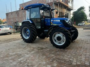 Tractor agrícola multiuso de 85HP con implementos de cargador y cultivador - Product Image 5