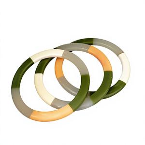 Bracelet jonc tendance SOFIYA CRAFT en résine acrylique vert olive vintage avec motif floral large pour femme - Product Image 3