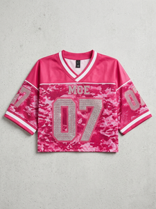 Jersey de Fútbol Americano de Lujo con Diseño de Camuflaje Rosa Intenso y Pedrería, Personalizado ODM, Hombros Caídos, Top Corto de Camuflaje Premium - Product Image 4
