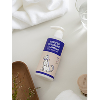 Shampooing hydratant pour chien Pet Supplies Moisture 300ml avec pompe, shampooing coréen moderne au vétiver pour un pelage soyeux, peau sensible, équilibre hydratant et nettoyage.
