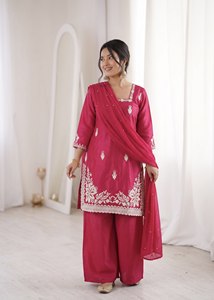 NOUVEAU DESIGNER ROMAN SILK TOP PALAZZO ET DUPATTA EN SOIE ROMAINE AVEC TRAVAIL GONFLEÉ ET GÉLÉNOUCHÉ - Product Image 4