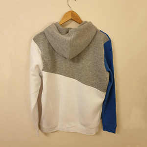 Sweat-shirt noir classique pour un style et un confort au quotidien, coupe ajustée - Product Image 3