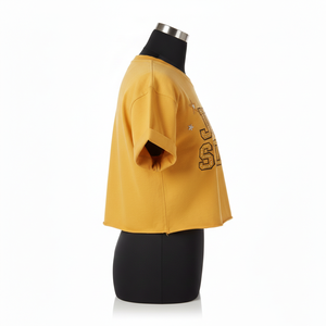 Camiseta Corta para Mujer, Tela de Jersey de Algodón Premium, Color Mostaza, Logotipo con Pedrería, Personalizable, Transpirable - Product Image 3