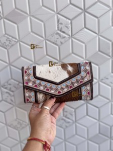 Magnifique Portefeuille Pochette Façonné à la Main en Cuir de Vachette et Fourrure, Style Western, Imperméable, Vintage, Multi-Usages pour l'Été - Product Image 4
